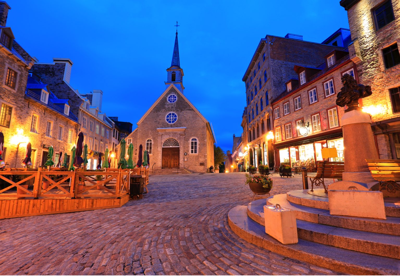 La place Royale la nuit